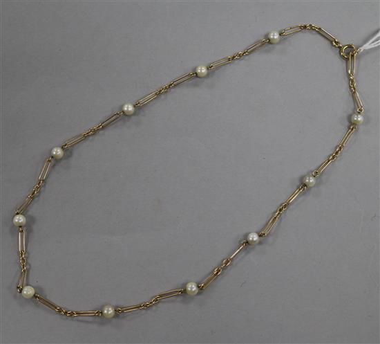 A yellow metal and cultured pearl necklet, 38cm.